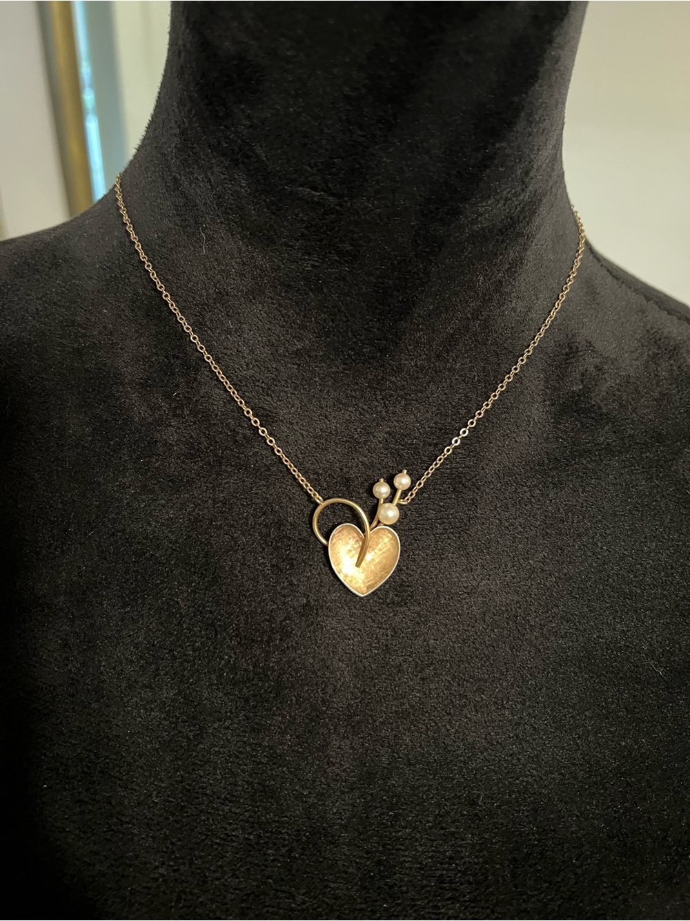 Vintage Krementz Herringbone Gold toned heart pendant pearl